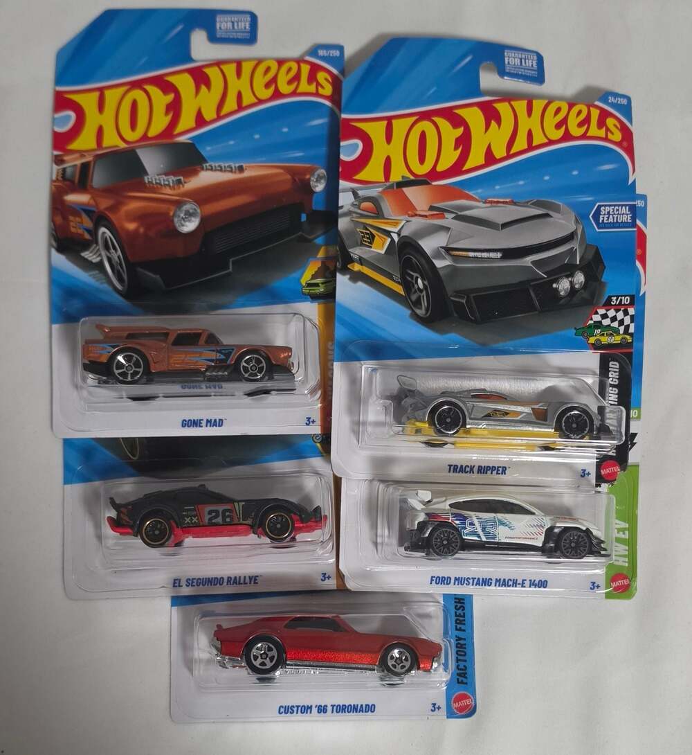 Hot Wheels Track Ripper New Set
